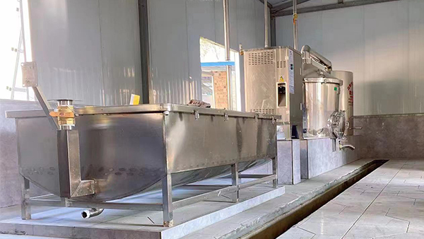 用燒酒設(shè)備開(kāi)酒坊釀純糧酒，每鍋酒凈賺2000元！