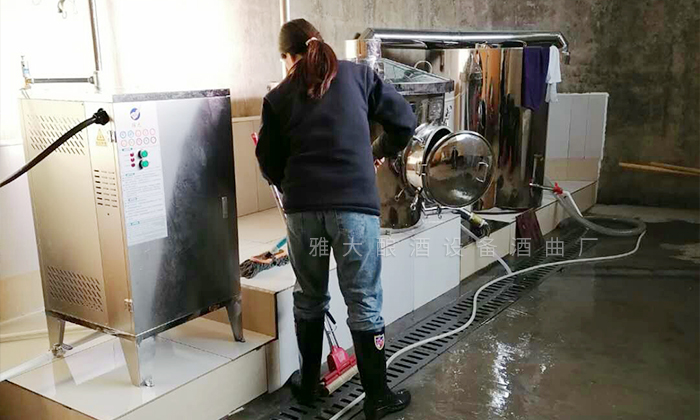 大型白酒釀酒設備清潔消毒