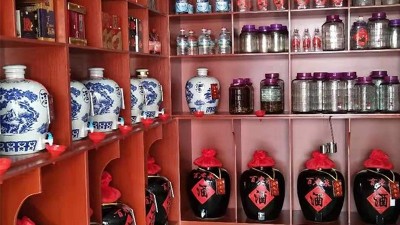 瓶裝酒橫行，是什么讓人們再次愛上小型酒廠釀酒設(shè)備生產(chǎn)的散酒？