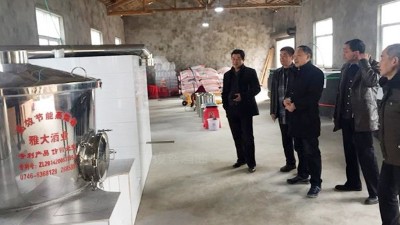 用白酒生產(chǎn)設備釀酒創(chuàng)業(yè)，該不該聽取親朋好友的意見？