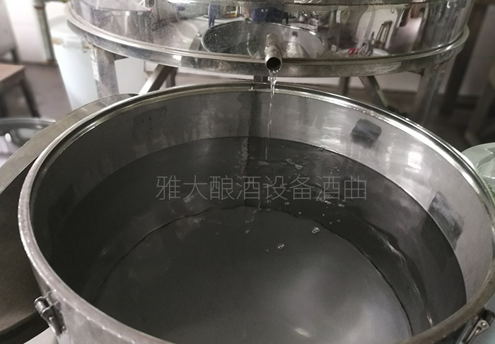 9.3蒸汽釀酒設(shè)備釀出來(lái)的同一鍋酒，不同階段酒質(zhì)不一樣