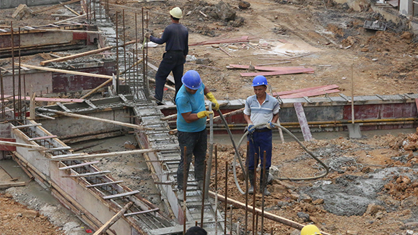 工地干活太辛苦？零基礎(chǔ)用烤酒設(shè)備做酒，干另一番大事業(yè)！