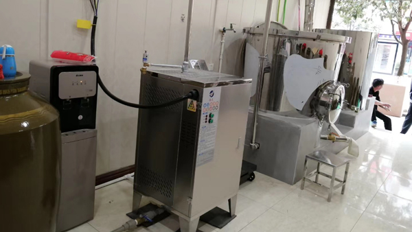 夫唱婦隨，引進釀酒設(shè)備技術(shù)，夫妻雙雙把酒釀！