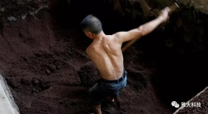 燒酒設(shè)備-出窖后，應(yīng)該把窖底、窖壁清掃干凈