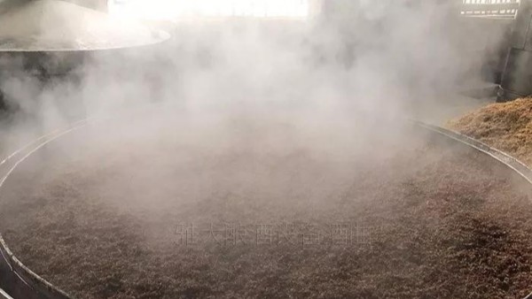 關(guān)于白酒釀酒設(shè)備，蒸糧時，這些神操作易引起酒苦，出酒率低！