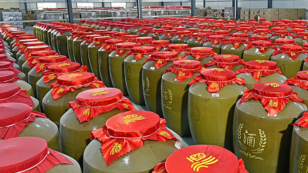 “新十條”發(fā)布，酒水市場回暖，您的白酒蒸餾設(shè)備酒坊備足貨了嗎