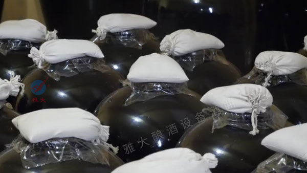 喝過純糧釀酒設(shè)備釀造的農(nóng)家土酒，才知道什么叫真正的中國(guó)酒