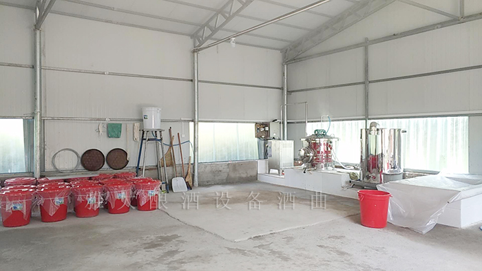 9.8引進(jìn)現(xiàn)代小型白酒設(shè)備，對(duì)酒坊進(jìn)行升級(jí)