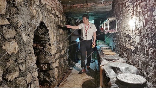 多次跨行業(yè)成功轉(zhuǎn)型，這次用白酒釀酒設(shè)備開(kāi)酒坊又雙叒叕成功了