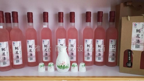 桃花源不僅桃花美，用熟料釀酒設(shè)備釀造的桃花酒更美