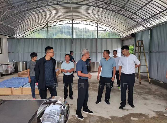 鎮(zhèn)康縣縣委領(lǐng)導(dǎo)，工信局長(zhǎng)，鄉(xiāng)鎮(zhèn)領(lǐng)導(dǎo)等親臨現(xiàn)場(chǎng)指導(dǎo)