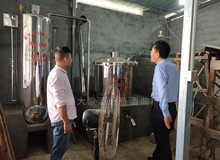 來雅大考察并訂購(gòu)400斤果酒釀酒設(shè)備