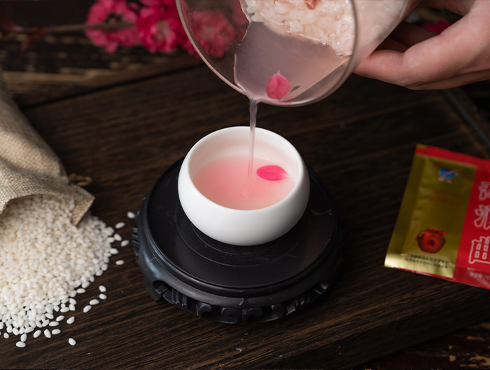 過濾后的桃花酒