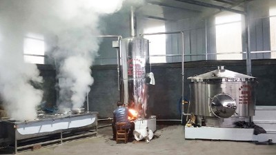 大酒廠在選擇大型釀酒設(shè)備時要注意什么？怎樣避坑？