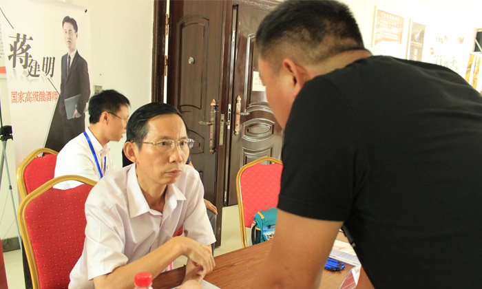 11.4雅大專(zhuān)家指導(dǎo)釀酒