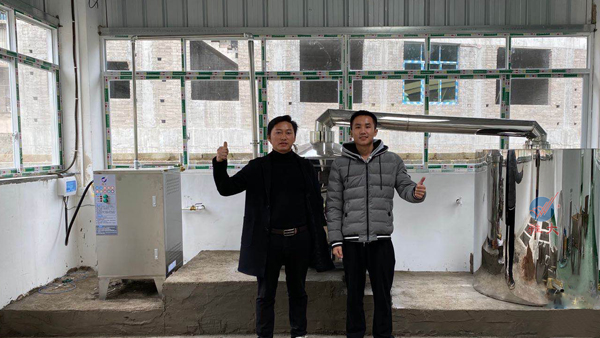 引進(jìn)烤酒設(shè)備開(kāi)發(fā)刺梨酒，將刺梨變成脫貧致富“金果果”