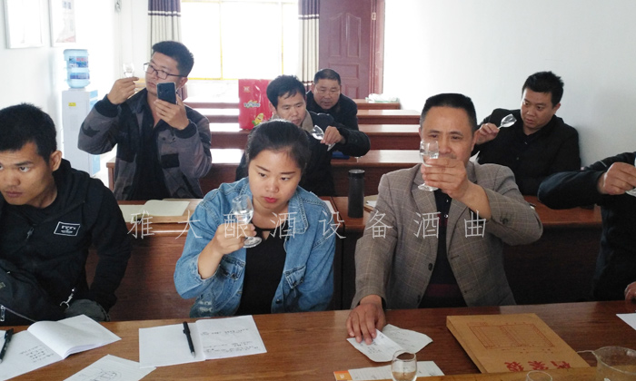 9.18釀酒蒸餾設(shè)備做酒是一個投資小，回報快的項目