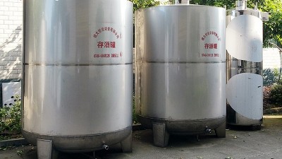 茅臺鎮(zhèn)一儲酒罐破裂損失幾十萬，不銹鋼儲酒罐到底怎么選？