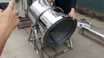 180°旋轉自動倒料智能釀酒設備，讓“移動釀酒”變得更簡單！