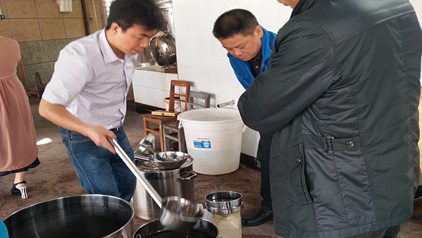 9.17現(xiàn)場品嘗酒的口感，滿意后再定制