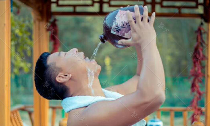 10.13用小型蒸餾釀酒設(shè)備做酒，如何提升酒量你學(xué)會了嗎